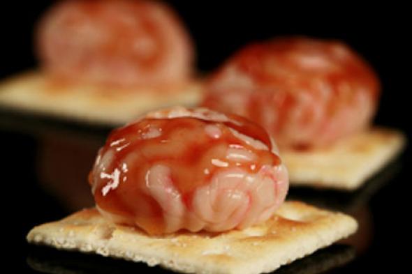 Halloween treats for kids party Host a creeptastic party filled with ghoulishy tasty snacks for all your little goblins. Make adorable treats that are perfect for any Halloween party. From healthy apples to not-so-healthy cupcakes, here are some great ideas to cover a range of tastes.